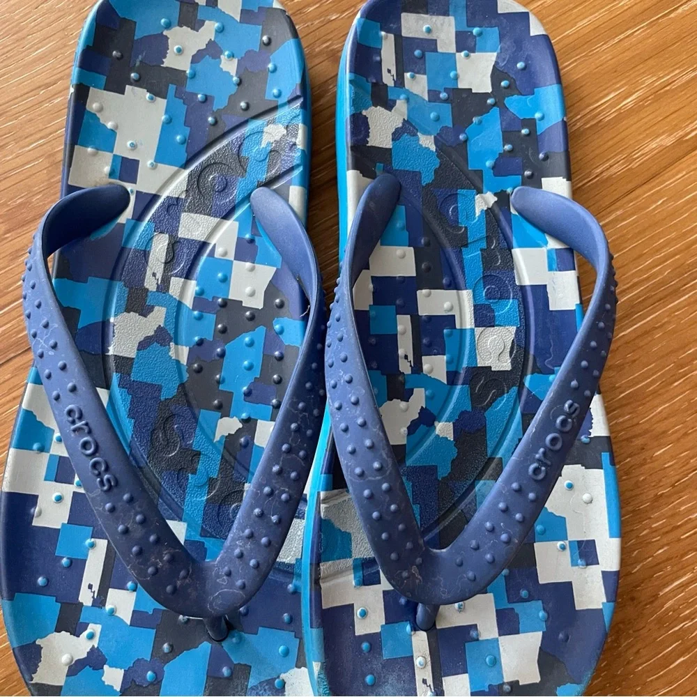 Boys/youth crocs flip flops blue 2